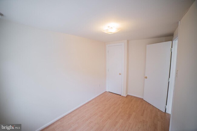 Building Photo - 1305 N Lawrence St