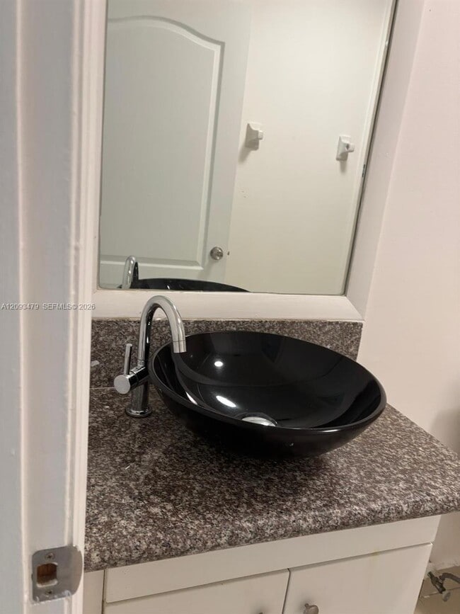 Foto del edificio - 815 NE 213th Terrace