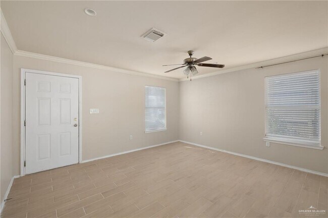 Foto del edificio - 16 Andrea Ave