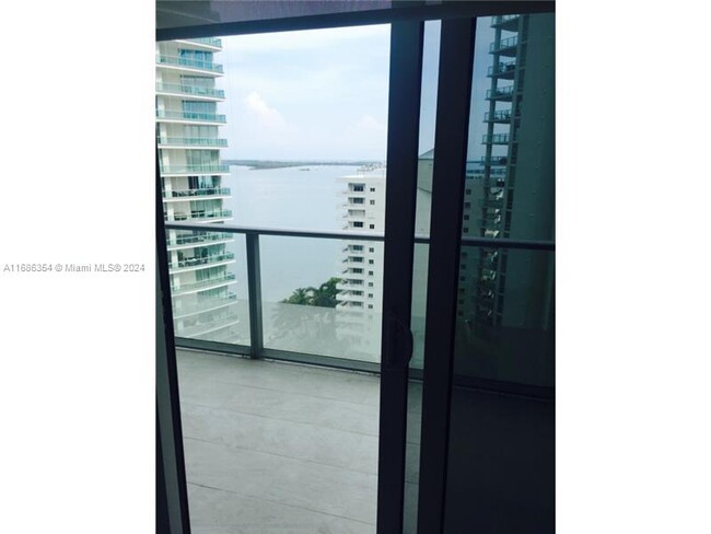 Foto del edificio - 1300 Brickell Bay Dr