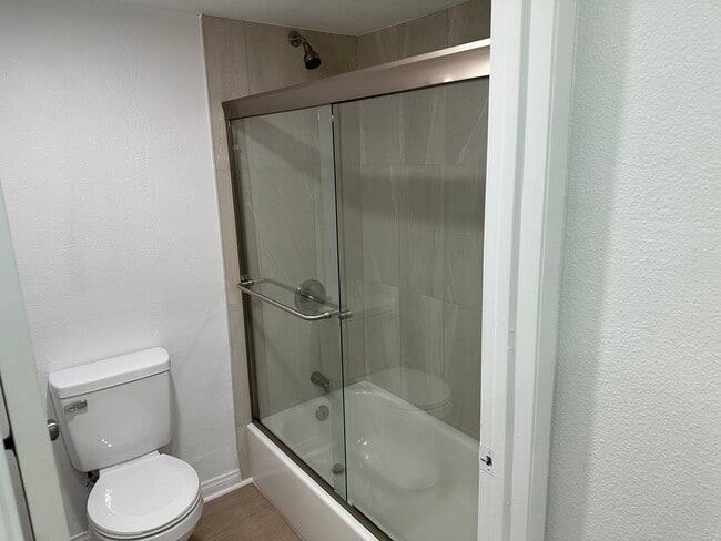 Master bath - 5515 Canoga Ave