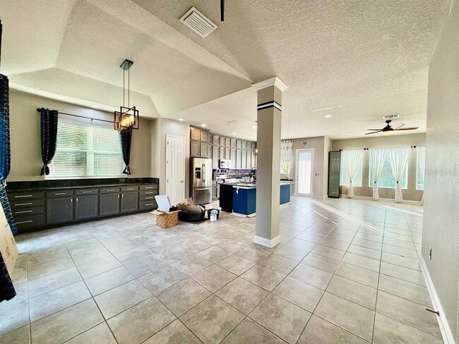 Building Photo - 6414 Salt Creek Ave