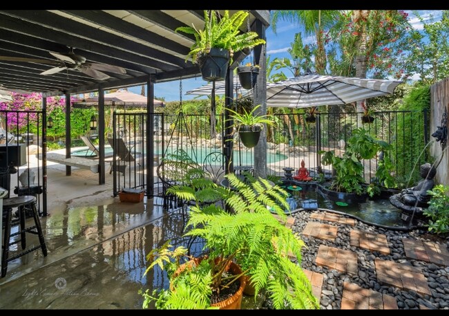 Foto del edificio - 6216 Key W Dr