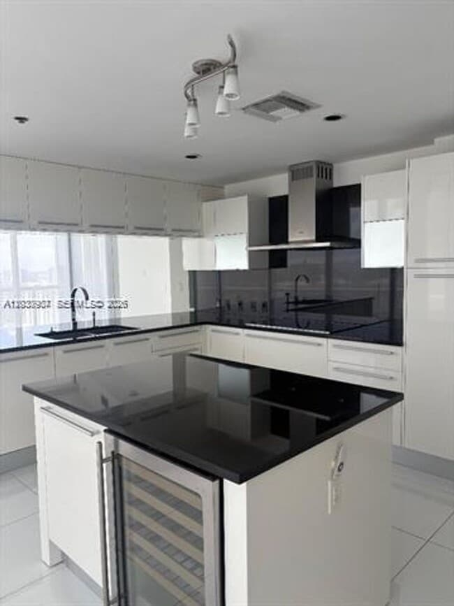 Building Photo - 17121 Collins Ave