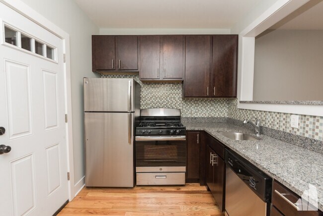 Building Photo - 4415 N Wolcott Ave