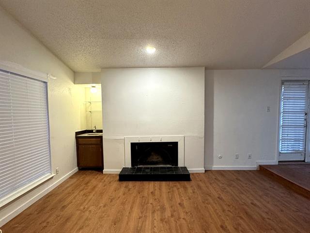 Foto del edificio - 6646 E Lovers Ln