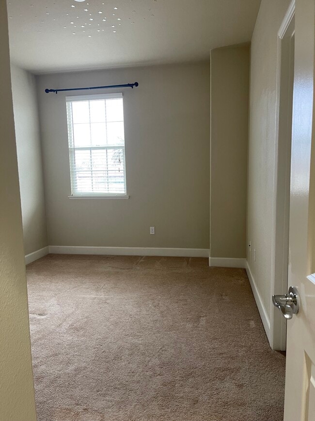 Bedroom 2 - upstairs - 3216 La Rochelle Way
