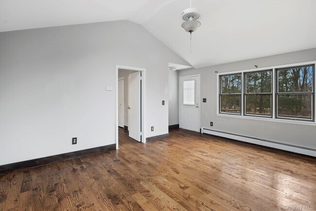 Foto del edificio - 689 S Mountain Rd