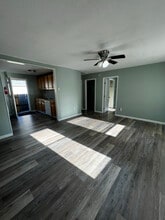 Building Photo - 122 S National Ave