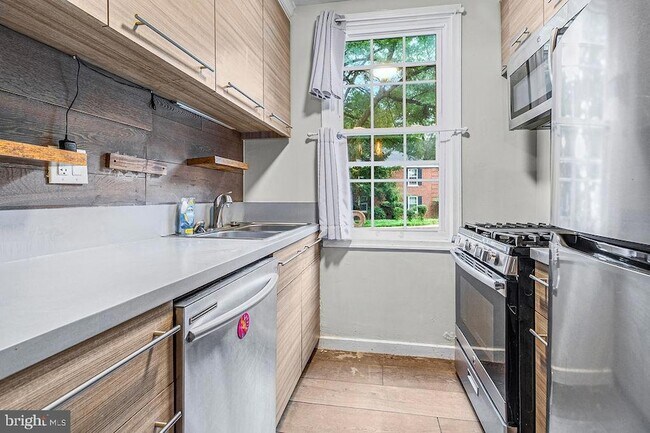 Building Photo - 248 N Thomas St