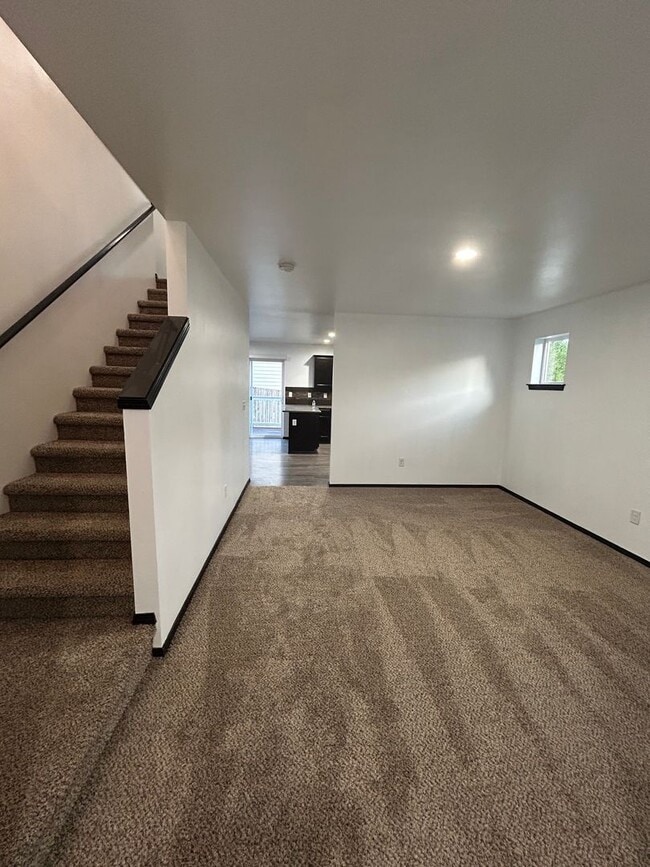 Foto del edificio - Large 4 bedroom 2.5 bath