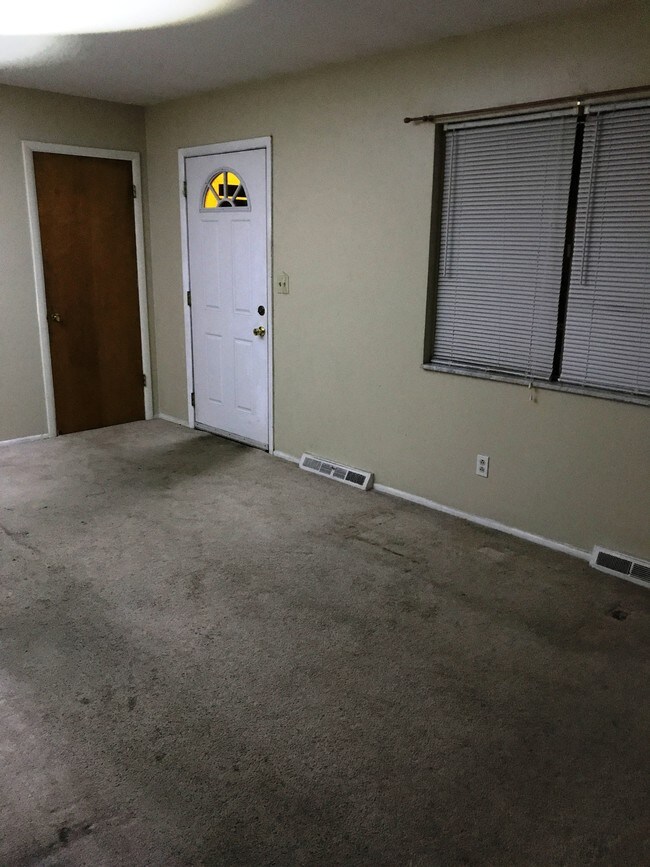 Foto del edificio - 227-231 Randel Ave