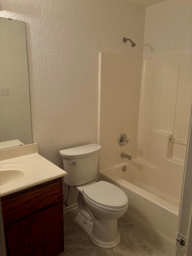 Building Photo - 2704 Lucille Dr