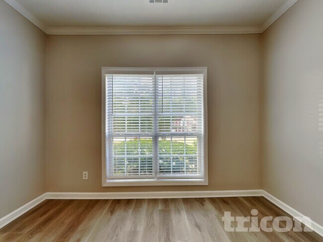 Foto del edificio - 1219 Falls Creek Ct