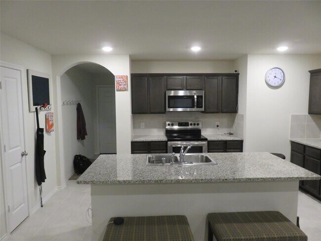 Foto del edificio - 1205 Meadow Creek Dr