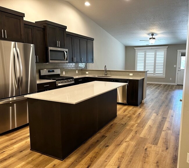 Building Photo - Stunning 3 bedroom 2 bathroom home in Meridian