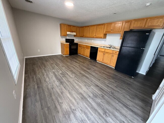 Foto del edificio - Cozy 2 Bedroom Garden Apartment