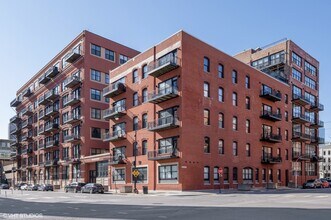 Building Photo - 226 N Clinton St