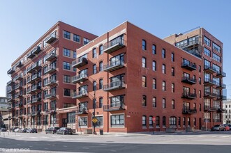 Building Photo - 226 N Clinton St