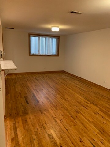 Building Photo - 867 W Buckingham Pl