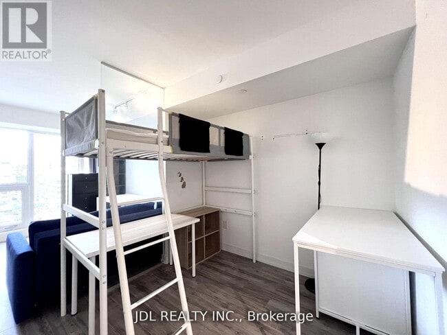 Building Photo - 77 Shuter St