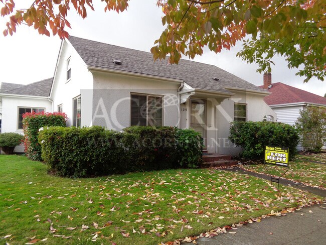 Building Photo - Downtown Charmer! Spacious 1BD/1BA Unit w/...