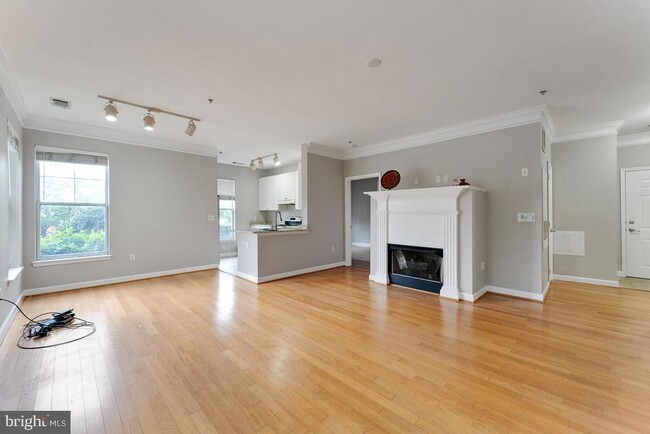 Building Photo - 501 Hungerford Dr