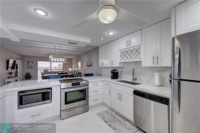Building Photo - 4629 Poinciana St