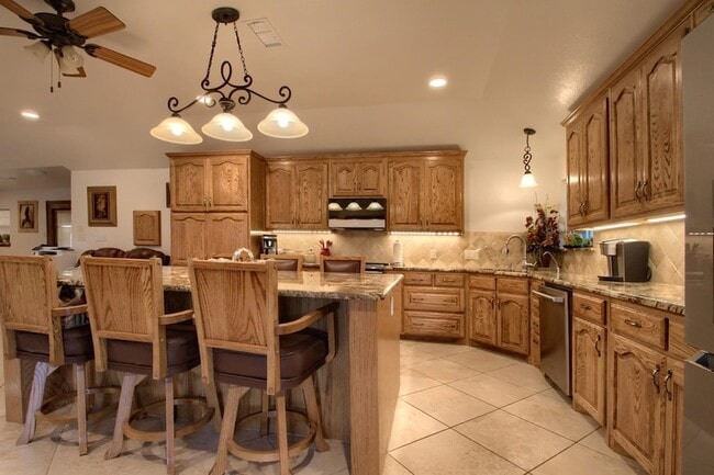 Building Photo - 1590 Gravel Cir N