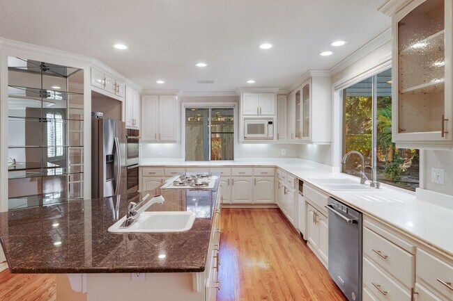 Foto del edificio - Luxury Custom Home in Folsom with Pool, 3-Car Garage & 4,300+ Sq Ft!