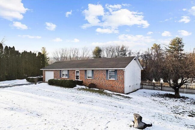 Foto del edificio - 126 Upshur Dr