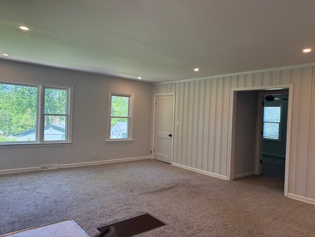 Living room - 5525 N Bennington Ave