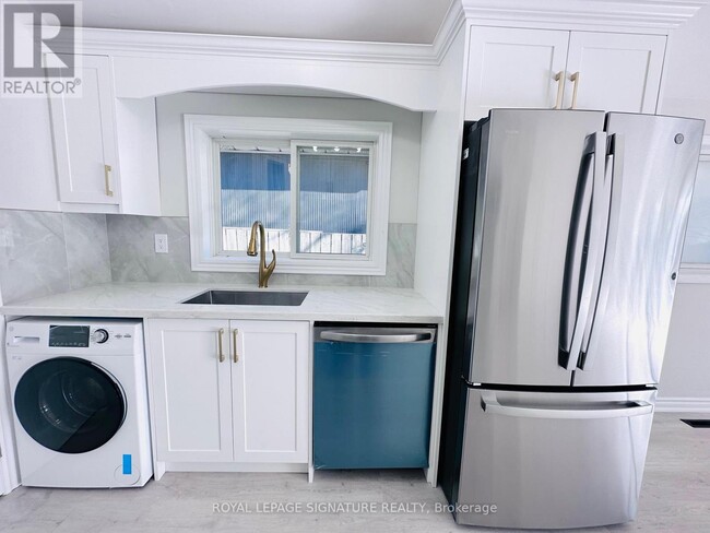 Building Photo - 55 Munson Crescent