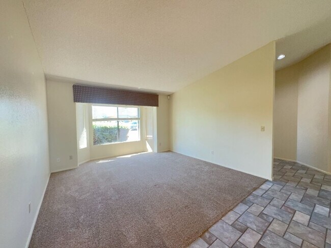 Building Photo - Nice 3 bedroom house with In Ground Pool