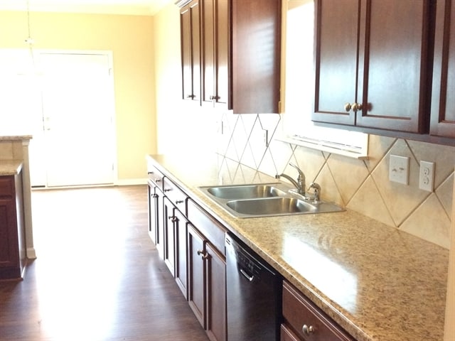 Building Photo - 3225 Saddlebrook Dr