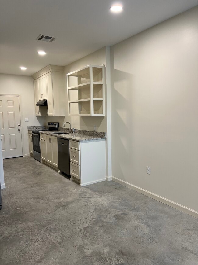 Building Photo - 299 Sara St