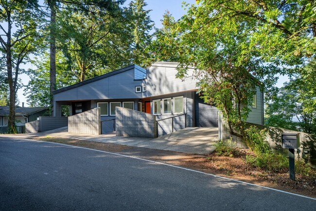 Building Photo - Sleek, spacious 3-bdrm/2.5-bath contemporary in SW Hills. Office, wine cellar, views, near Washin...