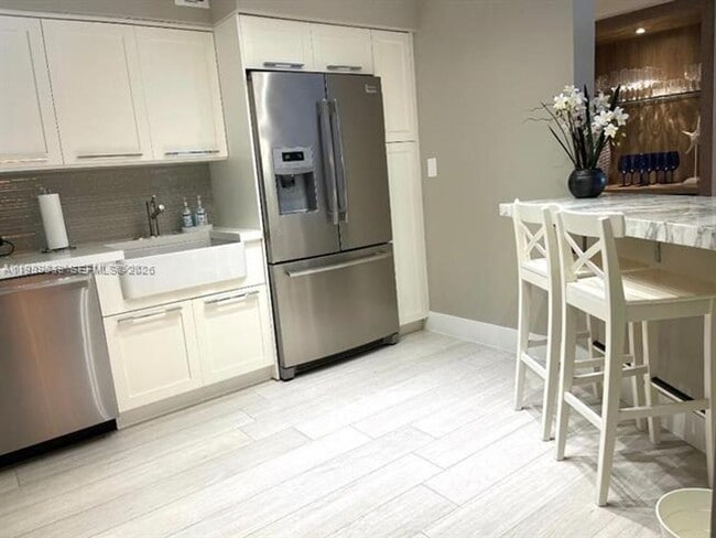 Foto del edificio - 3500 Mystic Pointe Dr