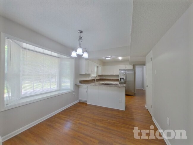 Foto del edificio - 8339 Mission Hills Rd