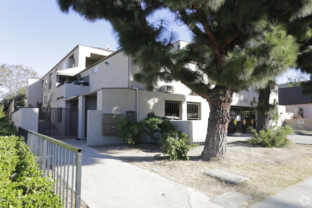 Foto del edificio - 1629 Civic Center Dr W
