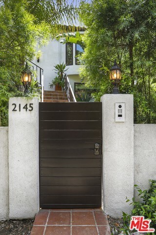 Building Photo - 2145 Hollyridge Loop