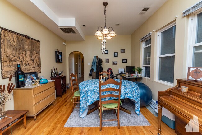 Foto del edificio - 1431 N Fairfield Ave