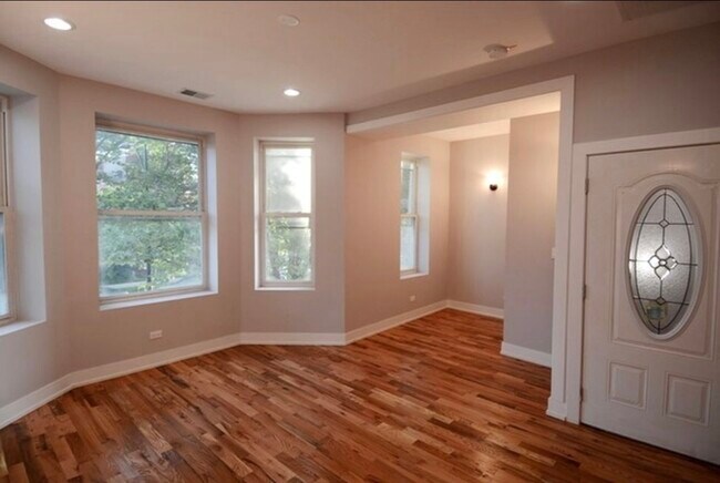 Foto del edificio - 4935 W Washington Blvd