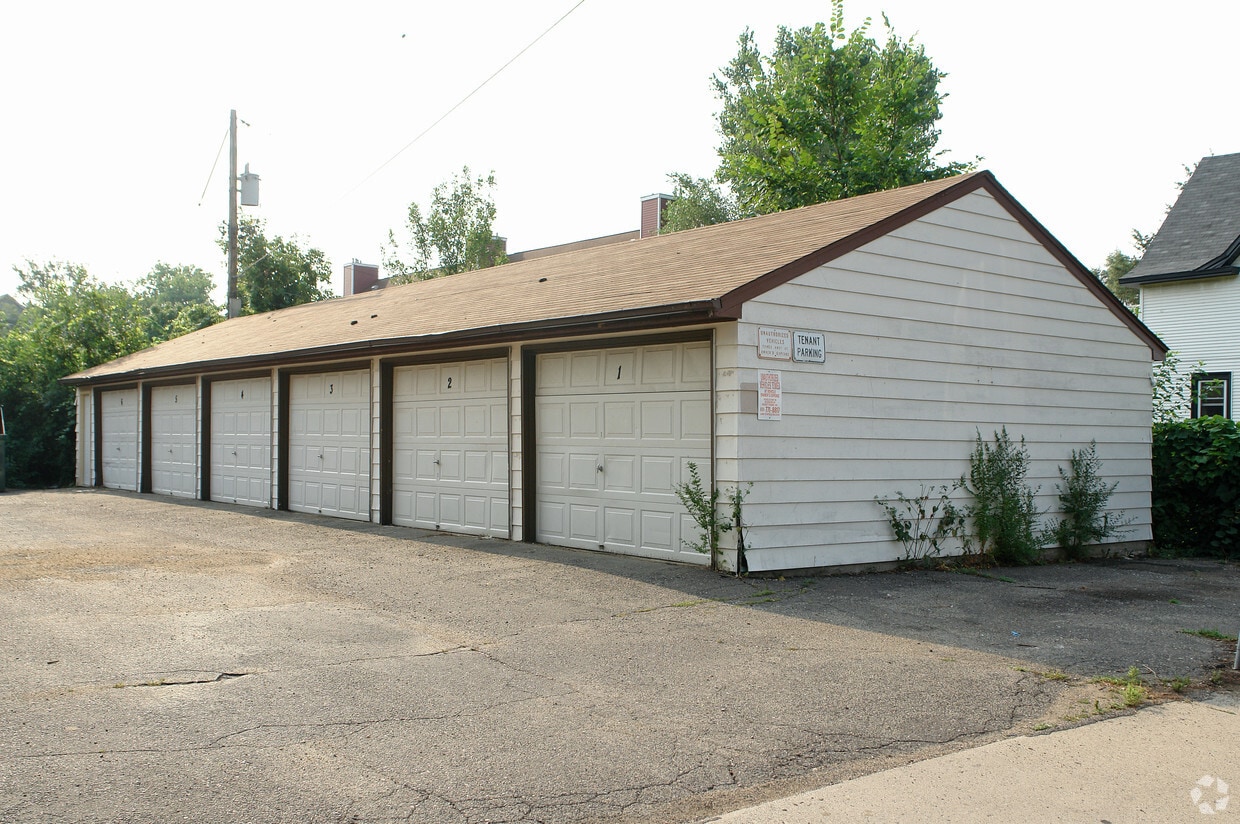 Building Photo - 1074 Arkwright St