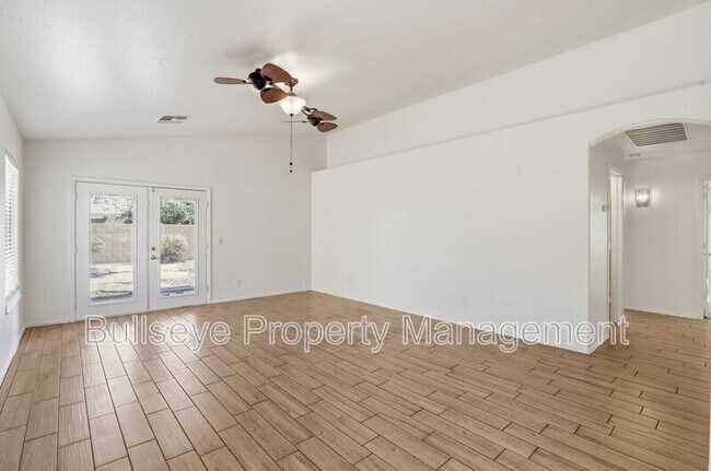 Building Photo - 3250 E Bonanza Rd