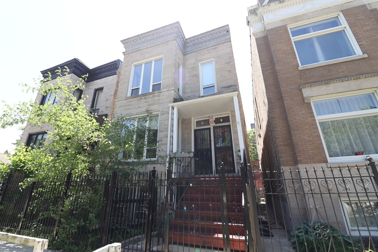 Foto principal - 3307 W Beach Ave