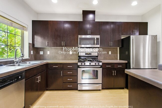Building Photo - 610 NE Garswood Ln