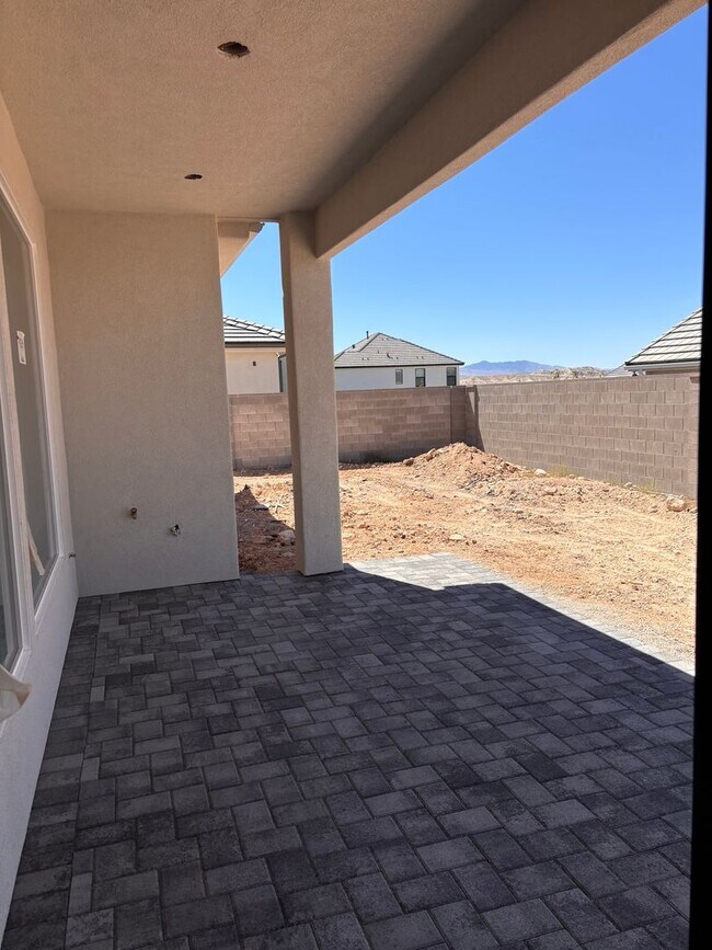 Building Photo - BRAND NEW 5 bed | 4.0 bath | 3 car garage ...