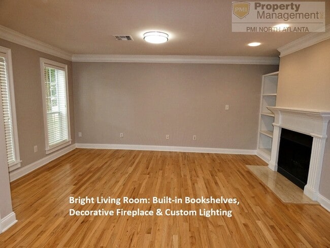 Building Photo - End unit Townhome
