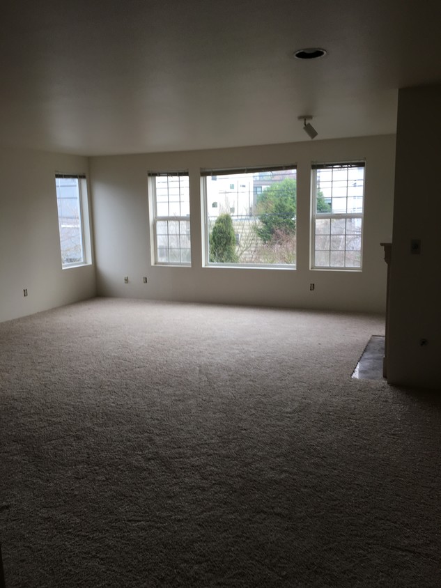 Foto principal - 7315 47th Ave SW